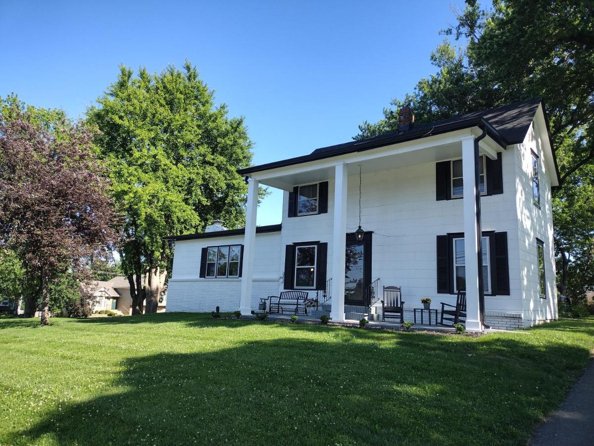 1908 Modern Farmhouse On Large Private Treed Lot Shawnee Exterior photo