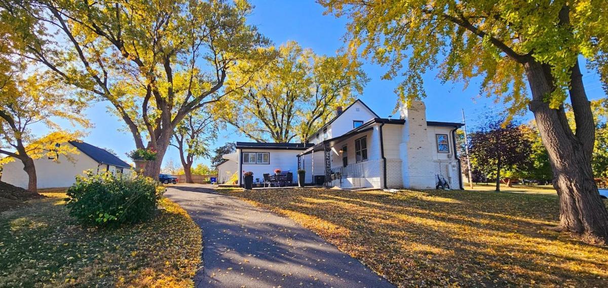 1908 Modern Farmhouse On Large Private Treed Lot Shawnee Exterior photo